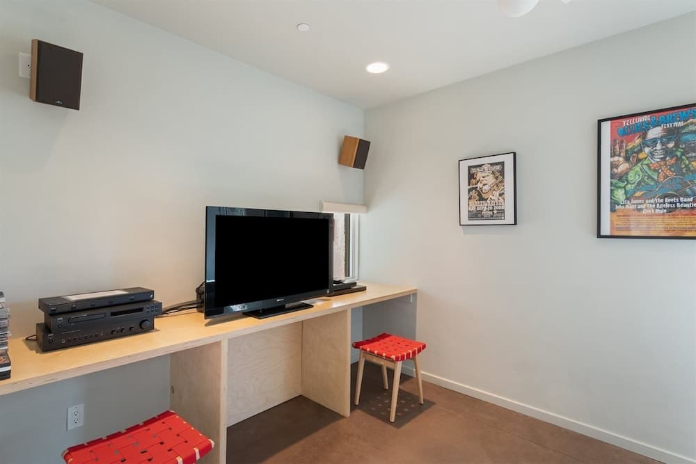 Butterfly House - Spectacular Modern Design and Mountain Views