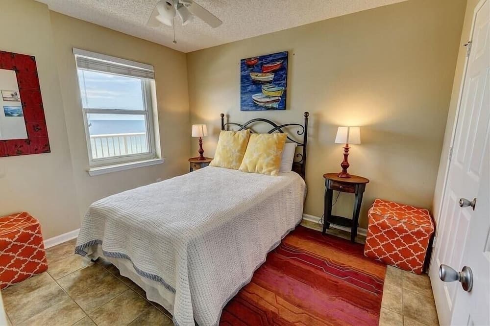 Tradewinds 1007 2 Bedroom Home by Redawning