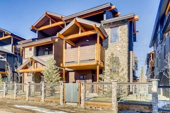 S On Galena #8 3 Bedroom Townhouse by Redawning