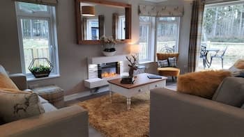 Hollicarrs - Stag Lodge