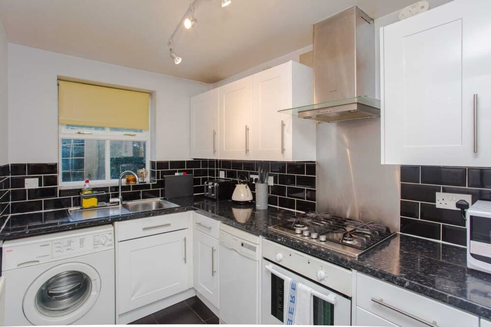 Contemporary 1 Bedroom Flat in Camberwell Oval