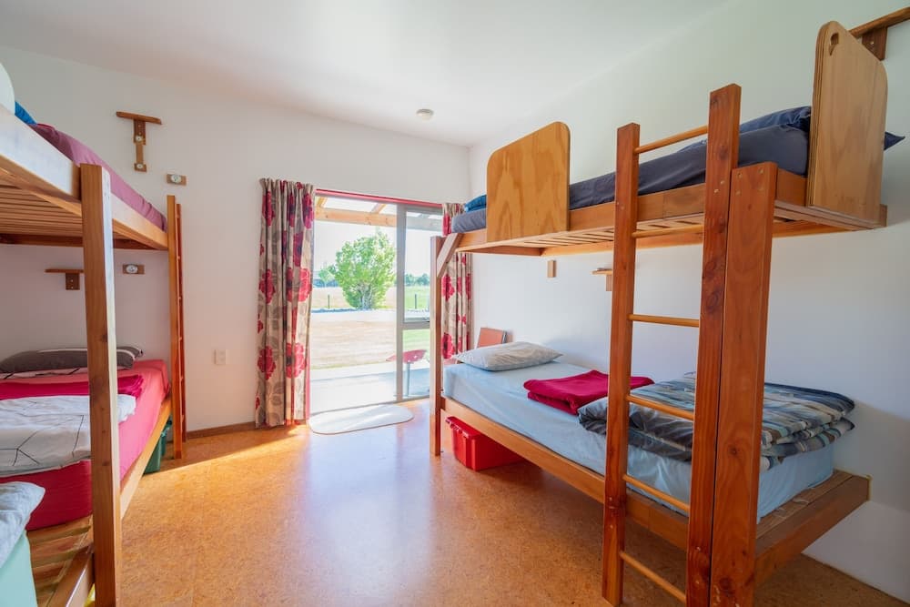 Bob & Maxine's Backpackers