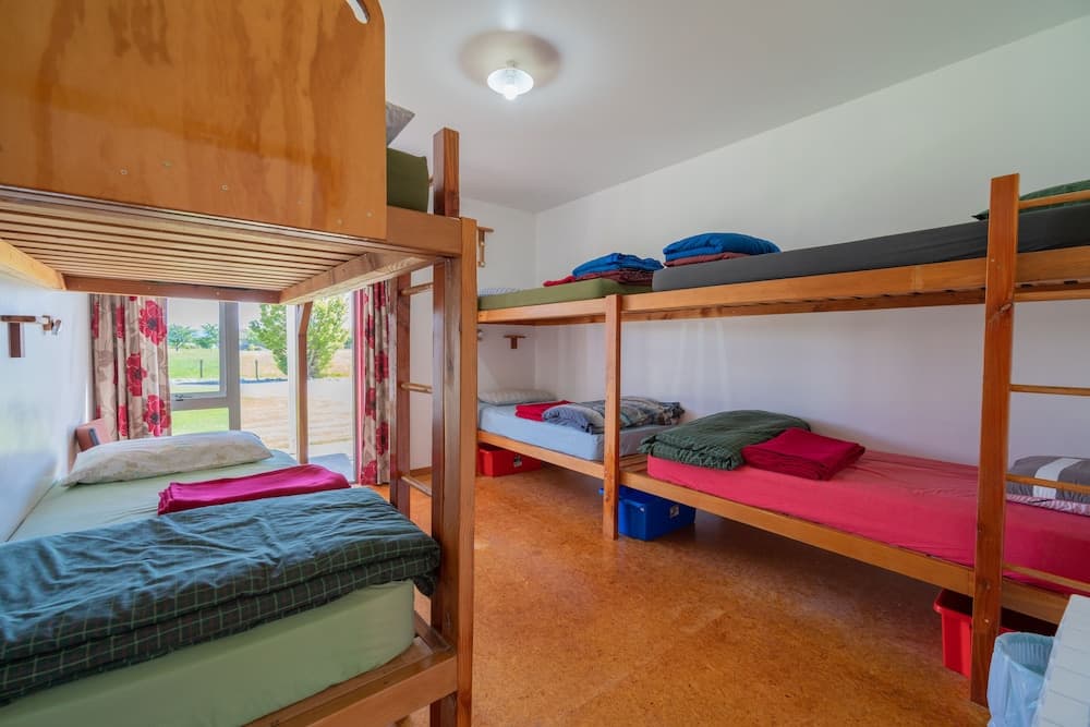 Bob & Maxine's Backpackers