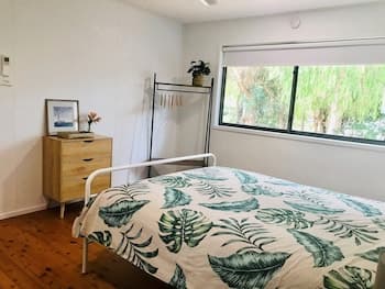 Coastal Cottage - Cannonvale