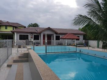 Mri Homestay Sg Buloh - 2 Br House With Centralised Private Pool