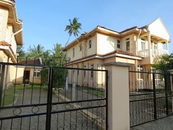 Azanza Mtwapa Holiday Home-B