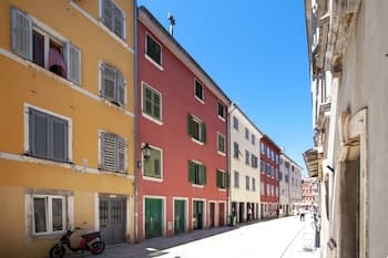 Carera Seaview Apartments