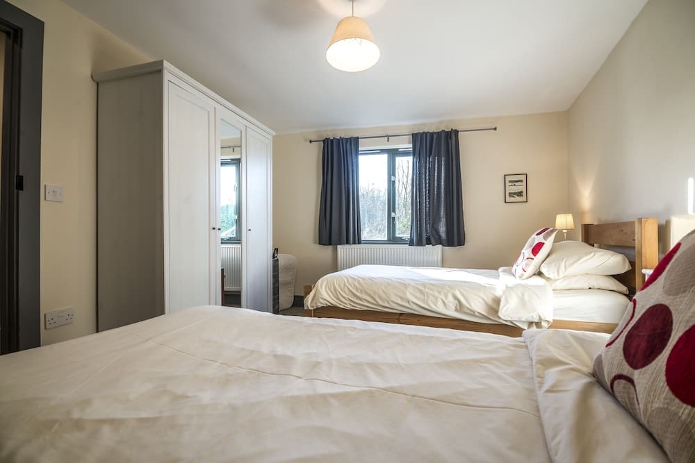 Rock Cottage - 3 Bedroom Holiday Home