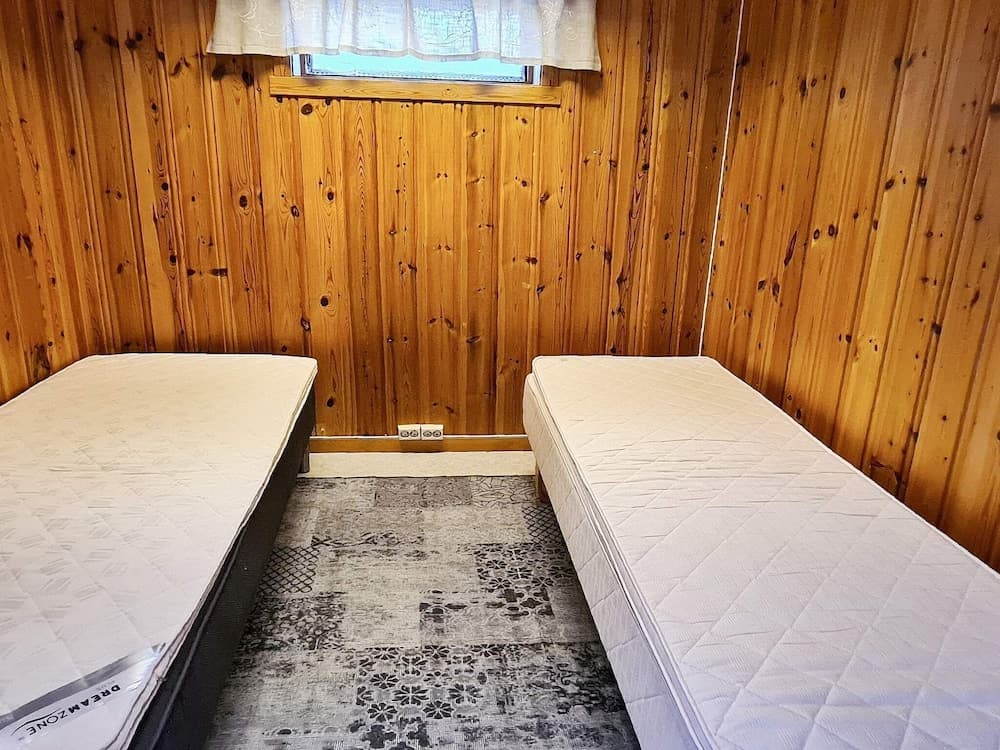 10 Person Holiday Home in Staubø