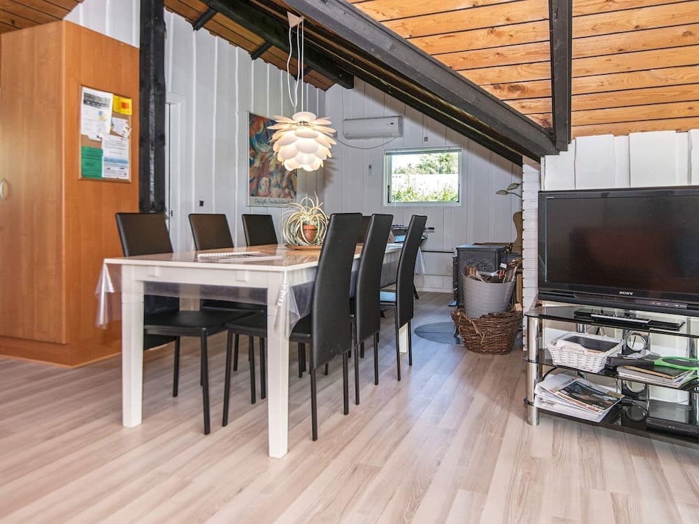 Secluded Oasis by Kvie Lake-by Traum