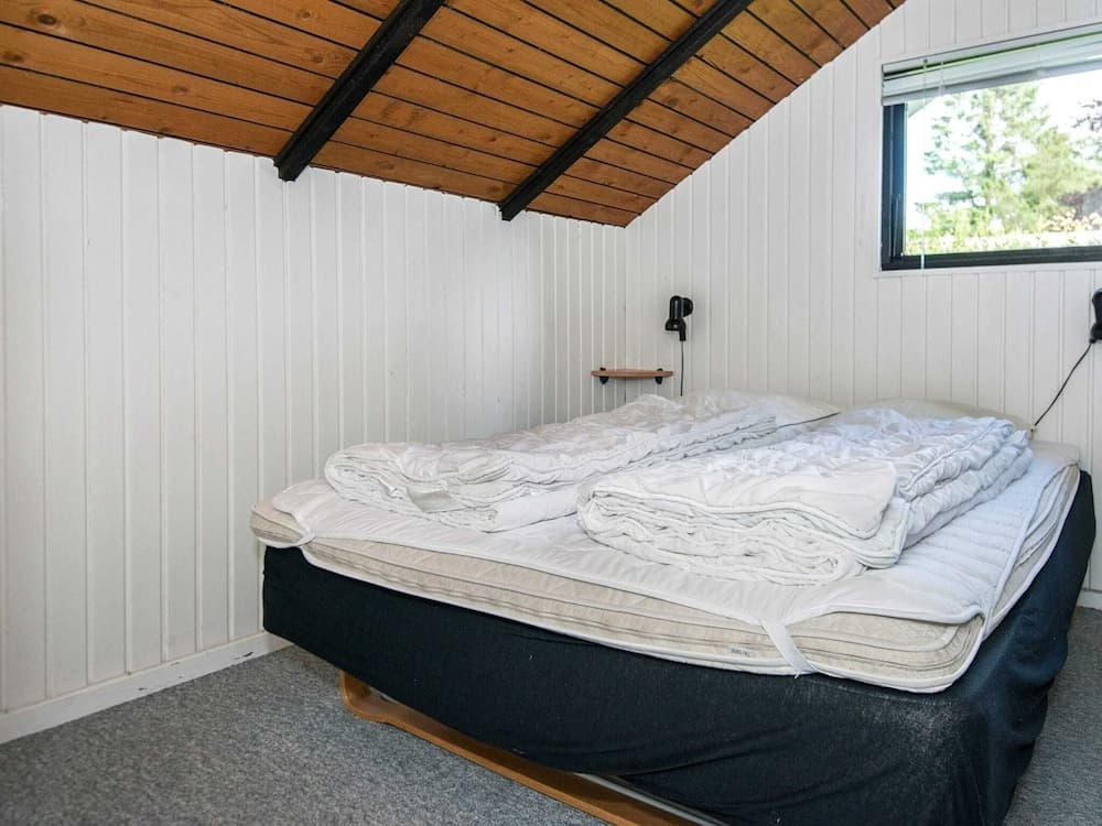 Secluded Oasis by Kvie Lake-by Traum