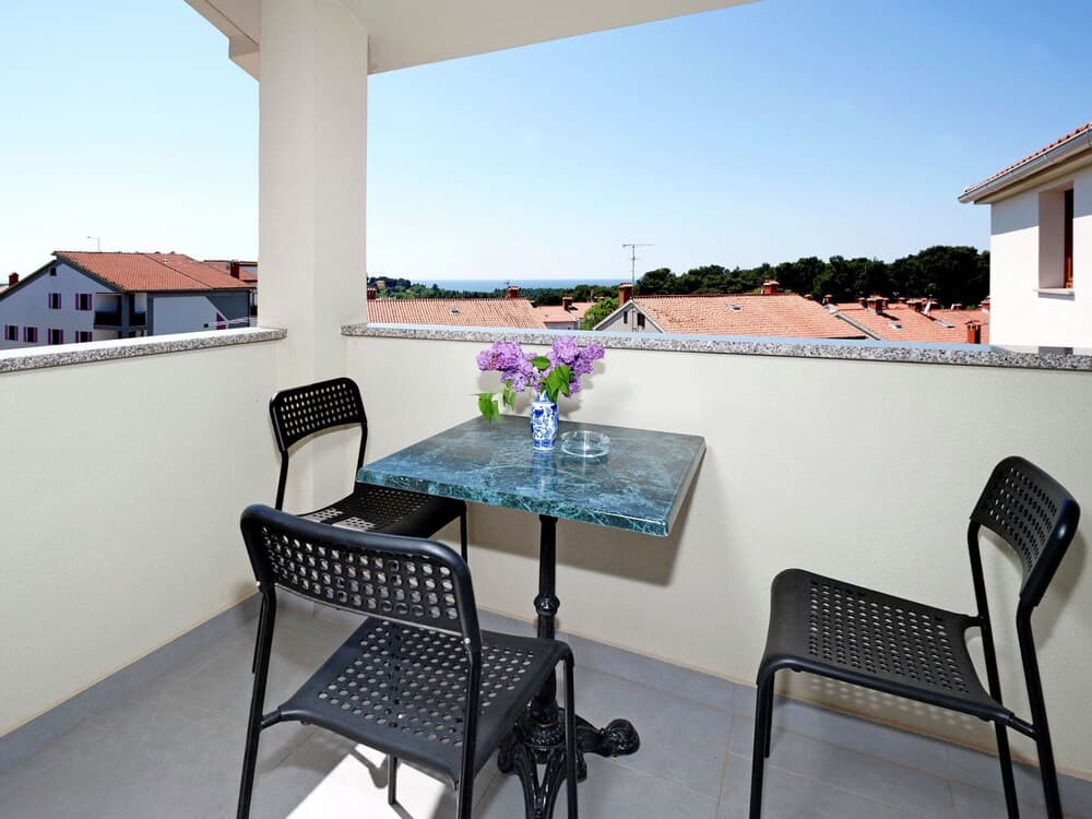 Nice Apartment With Balcony on the Second Floor With a Lovely View of the sea