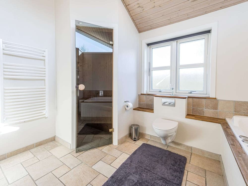 Luxurious Retreat With Spa and Sauna-by Traum