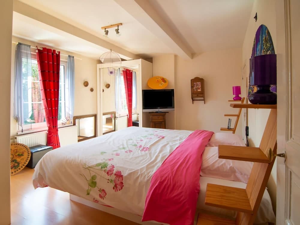 Charming Holiday Home in Houyet Near Forest