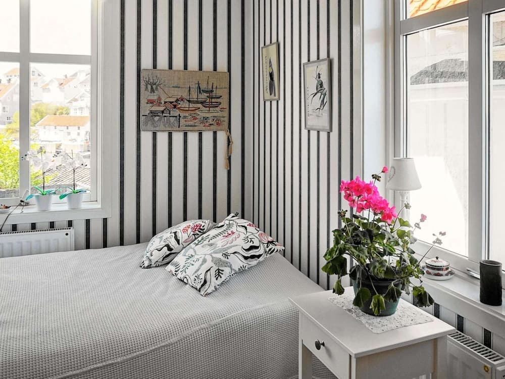 6 Person Holiday Home in Gullholmen