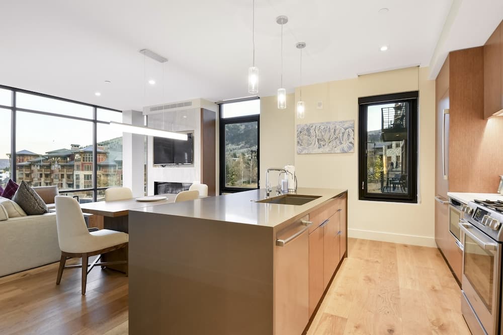 Luxurious 1 BR in Canyons Village-Ski in/ski out by RedAwning