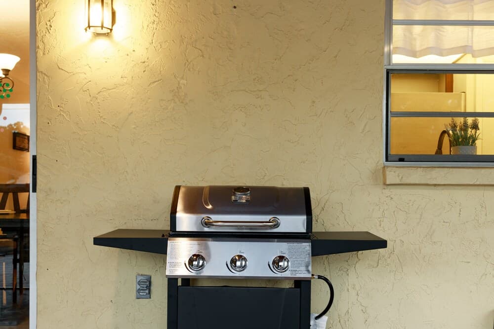 Dean Ave Outdoor Patio and Screened in Porch 15