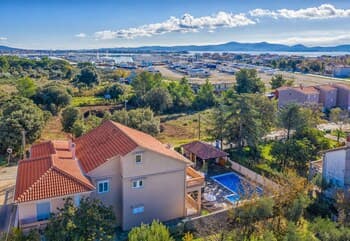 Family Friendly Pool House Ana