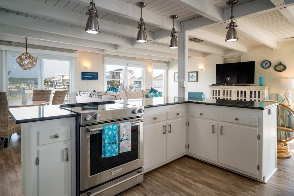 Palmetto Paradise 3 Bedroom Home by RedAwning