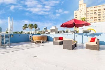 2 Bedroom 2 Bath Loft with Private Rooftop & Hot Tub