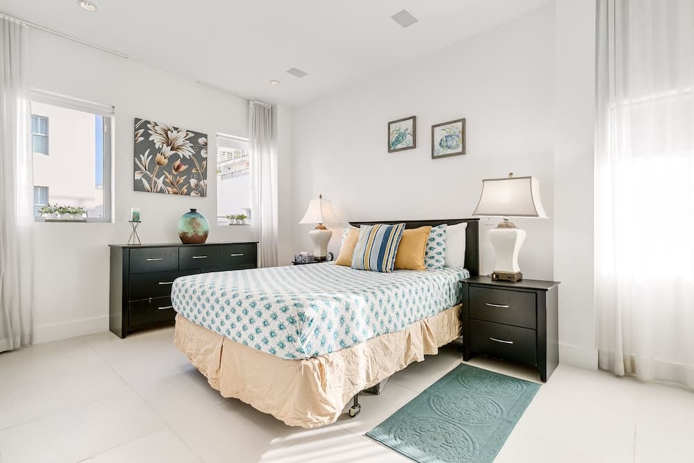 2 Bedroom 2 Bath Loft with Private Rooftop & Hot Tub