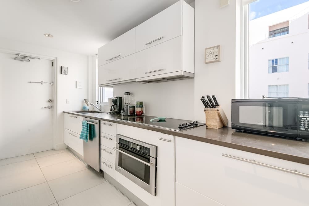 2 Bedroom 2 Bath Loft with Private Rooftop & Hot Tub