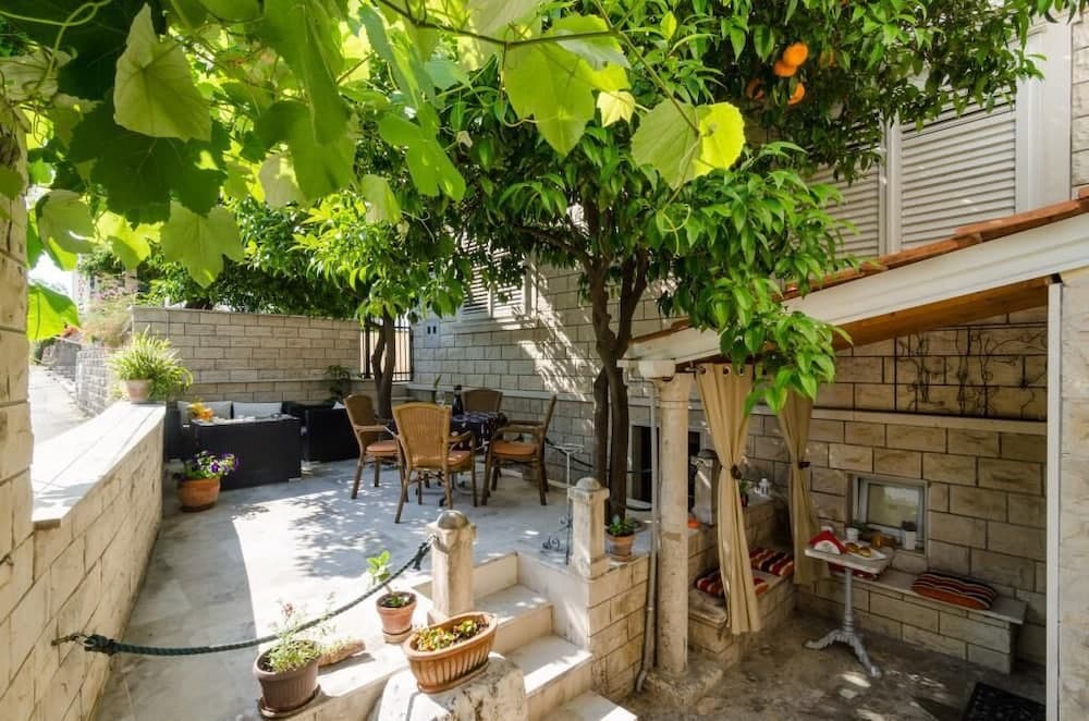 Apartment Wild Orange