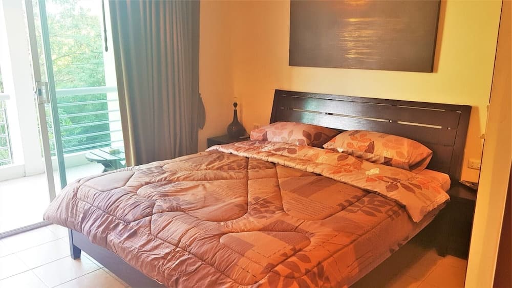 Lovely 2-bed Apartment in Pratumnak With Pool View