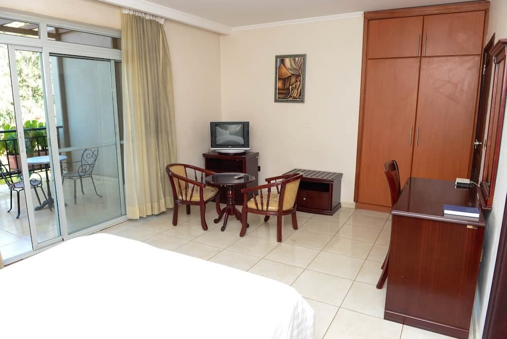 Room in Apartment - You Will Relax With the Amenities Offered by This Standard Suite