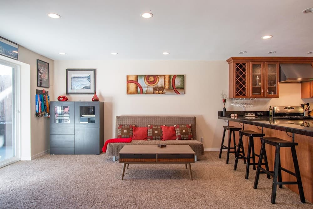 Northern Daylights 1 Bedroom Home by RedAwning