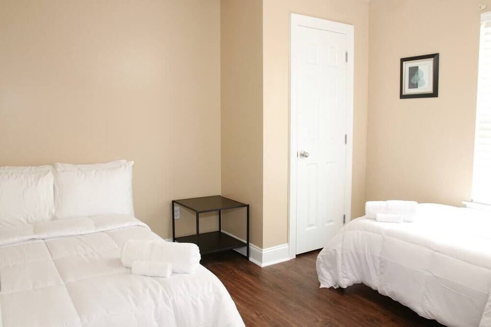 Lasalle 1a/2a · Enormous Gated Apartments Perfect for Groups!