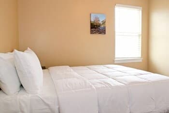 Lasalle - 1D · Centrally Located, Spacious Apt. Great for Groups