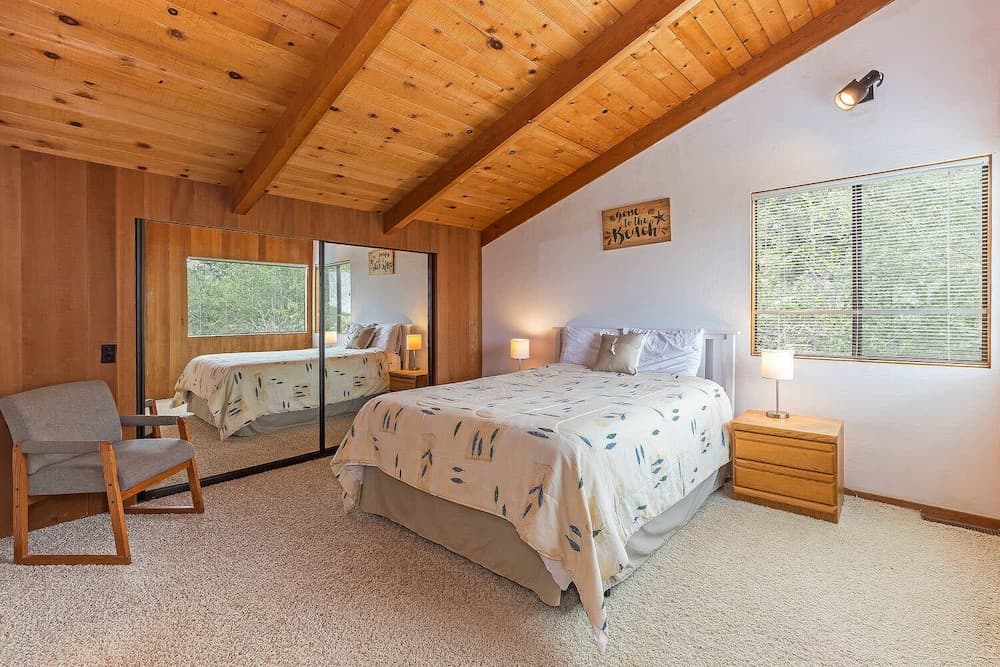 Seaclusion Close to Trails Hot Tub