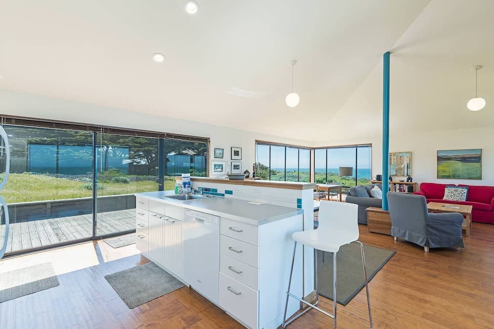 Haltwhistle West w/ Ocean Views!