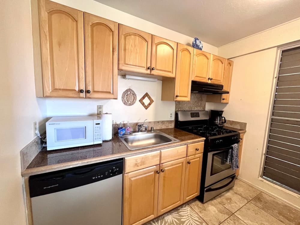 Kona Mansions Ocean Views & Amenities!