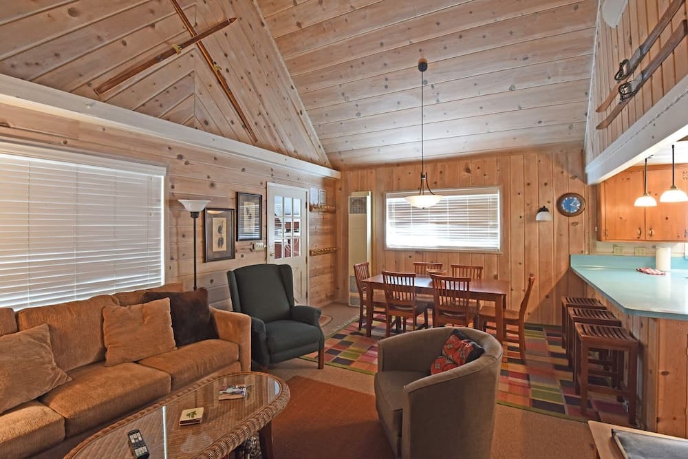 Woodland Chalet 2 mi From Beach Access!