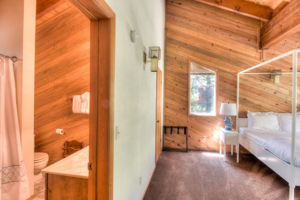 Northwoods Hangout Near Tahoe Donner