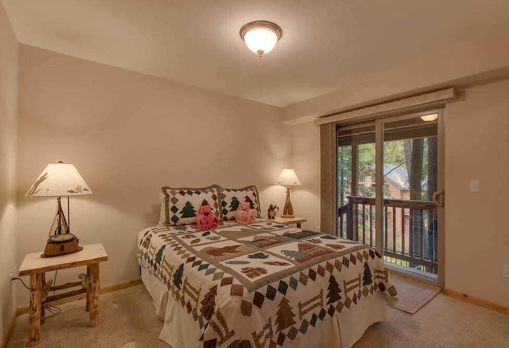 Angora Mountain Lodge - Pool Table, Ping Pong, Shuffle Board