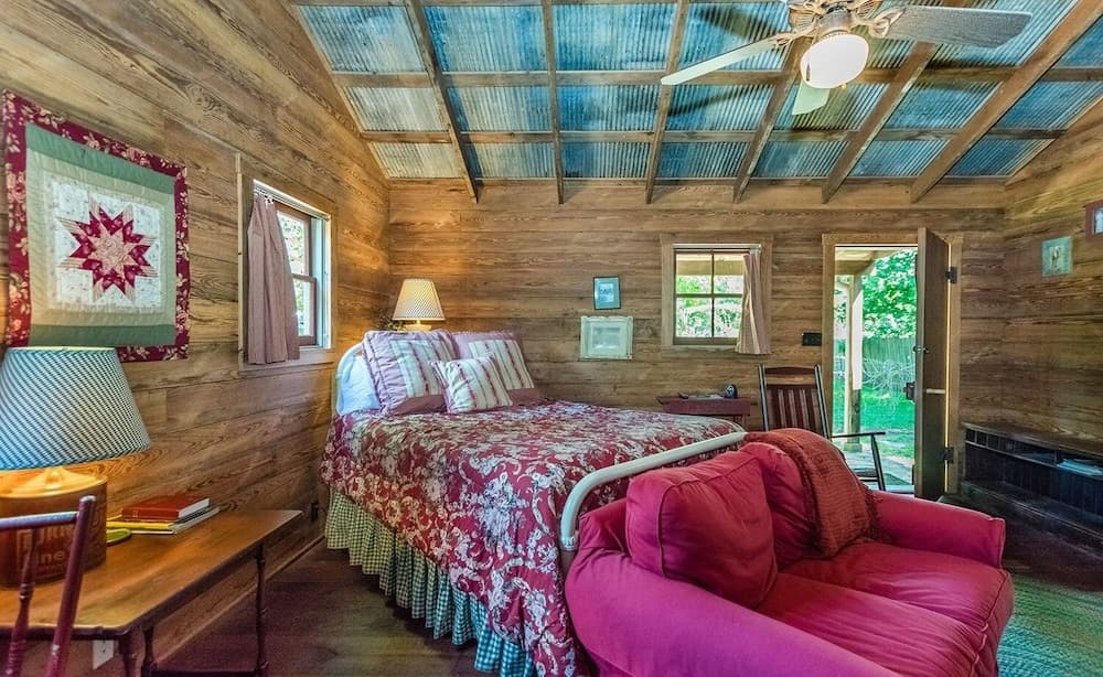 Ada's Whole House 3 Bedroom Apts by RedAwning