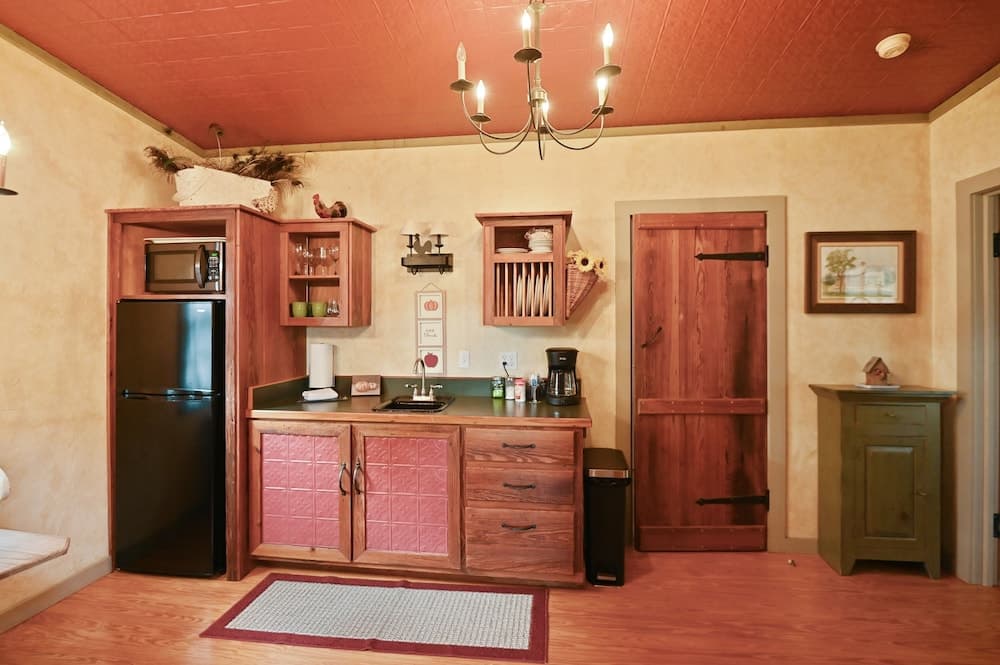 Chula Vista 1 Bedroom Cabin by RedAwning