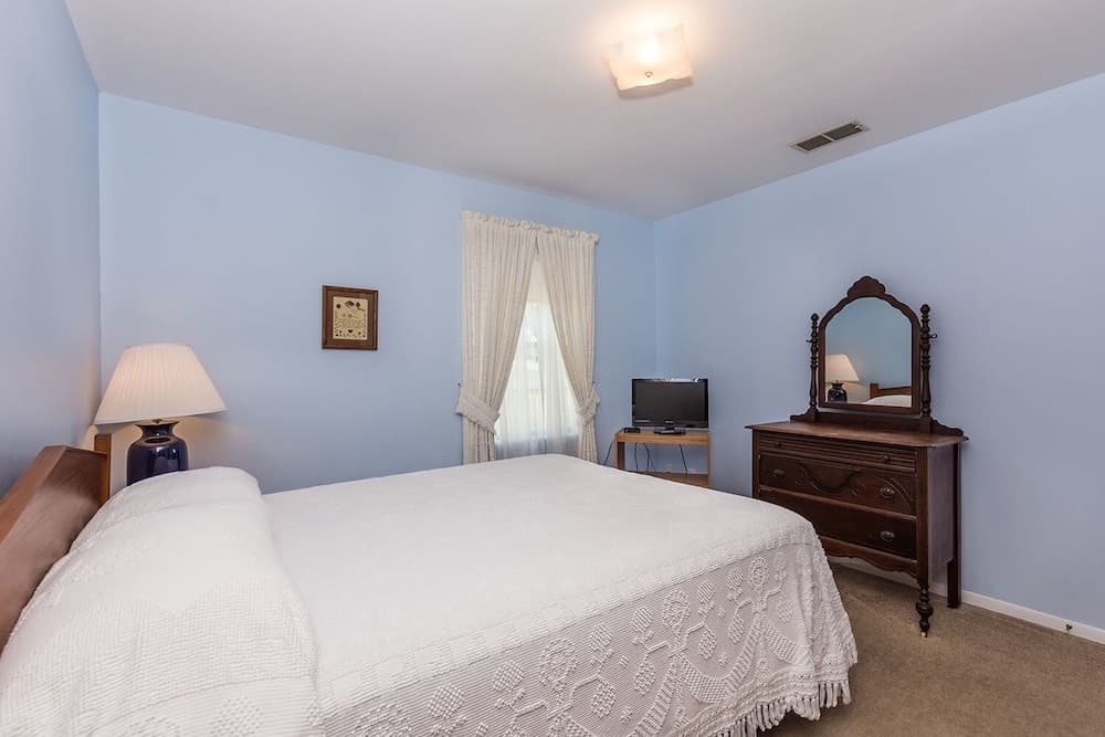 Oma's Haus 2 Bedroom Home by RedAwning