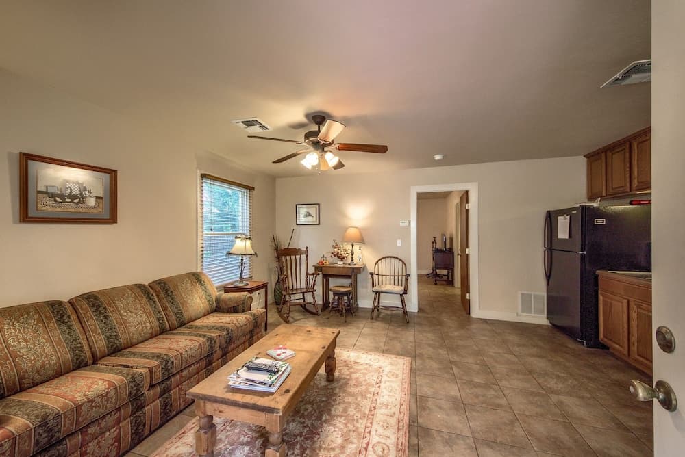 Annette's At Waldrip 1 Bedroom Cottage by RedAwning