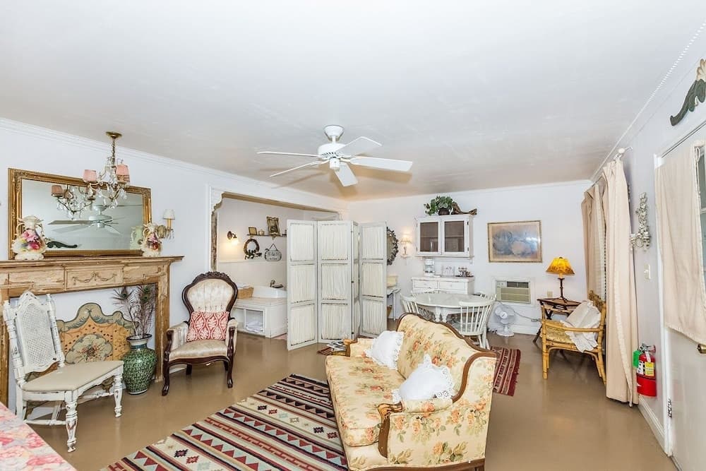 Binky's Summer Afternoon Studio Bedroom Cottage by RedAwning