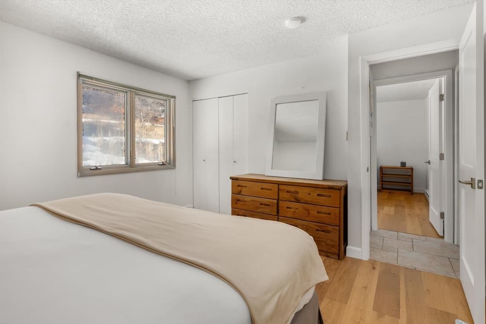 Prime Snowmass Retreat Ski Bridge, Walk to Village - 29C by RedAwning