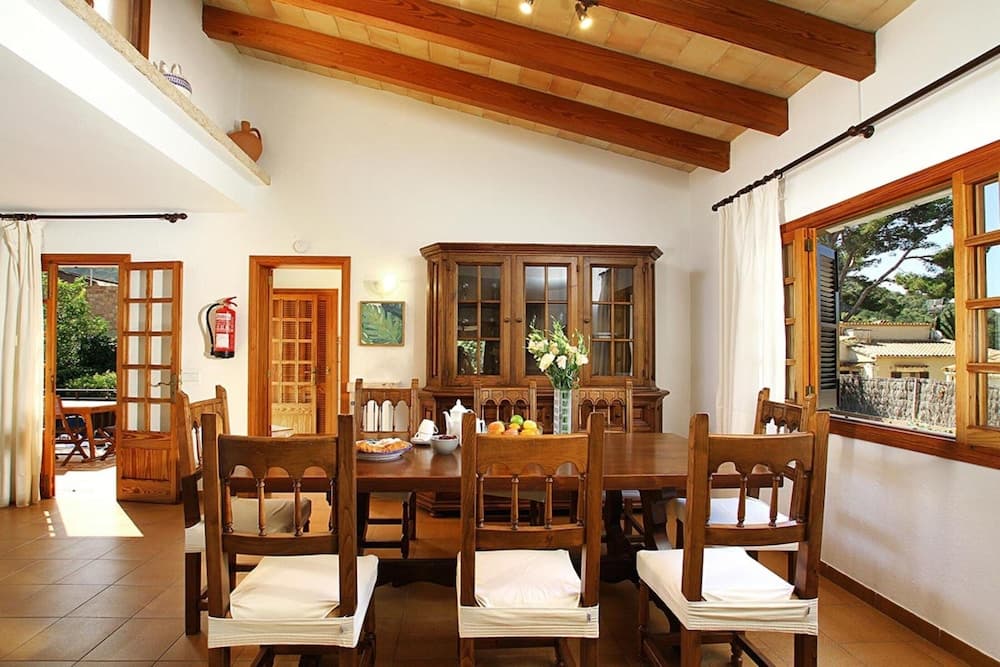 Villa - 4 Bedrooms with Pool and WiFi - 108763