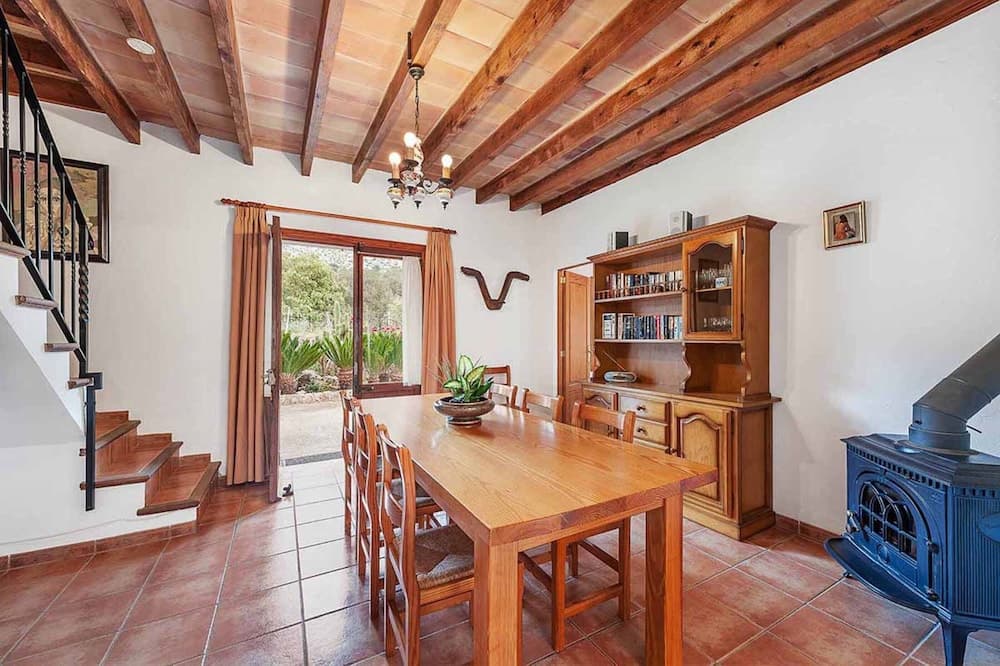 Villa - 4 Bedrooms with Pool and WiFi - 108751