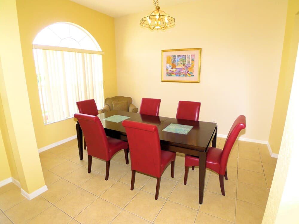 5 BED Pool Home IN Golf Community