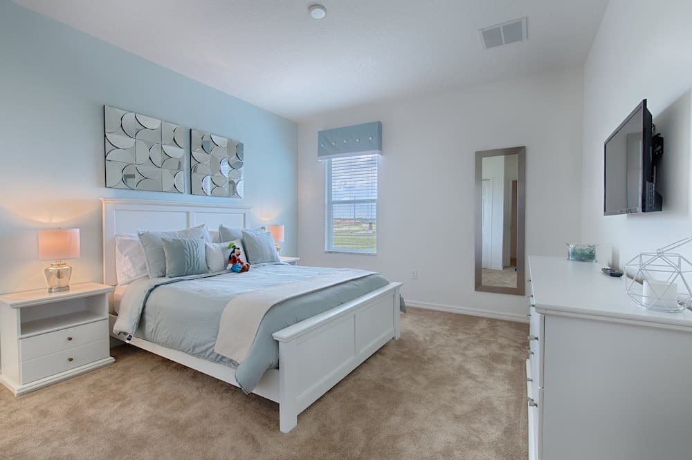 Providence - 6 BED Pool Home ON Golf Course