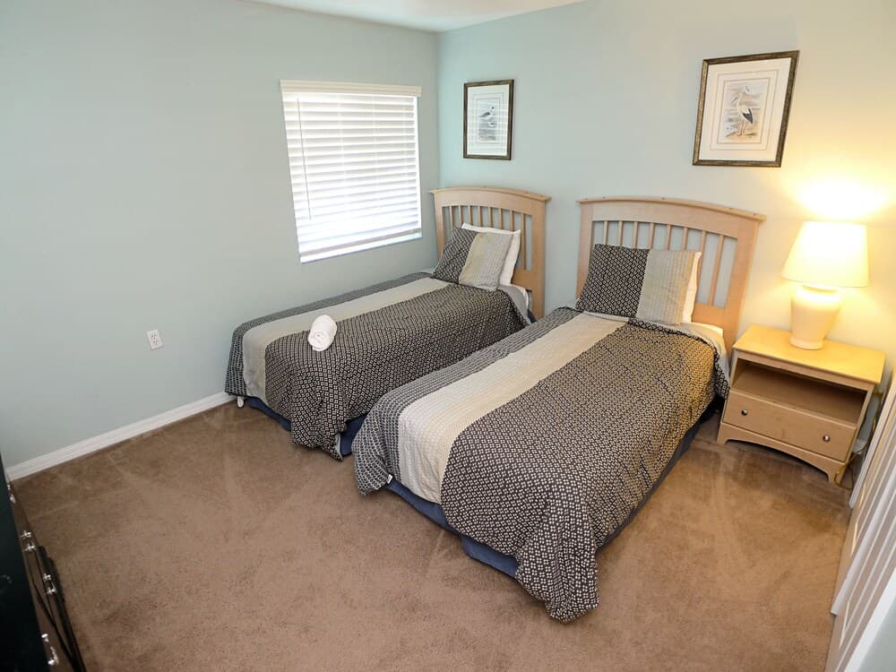 5 BED Pool Home ON Golf Course