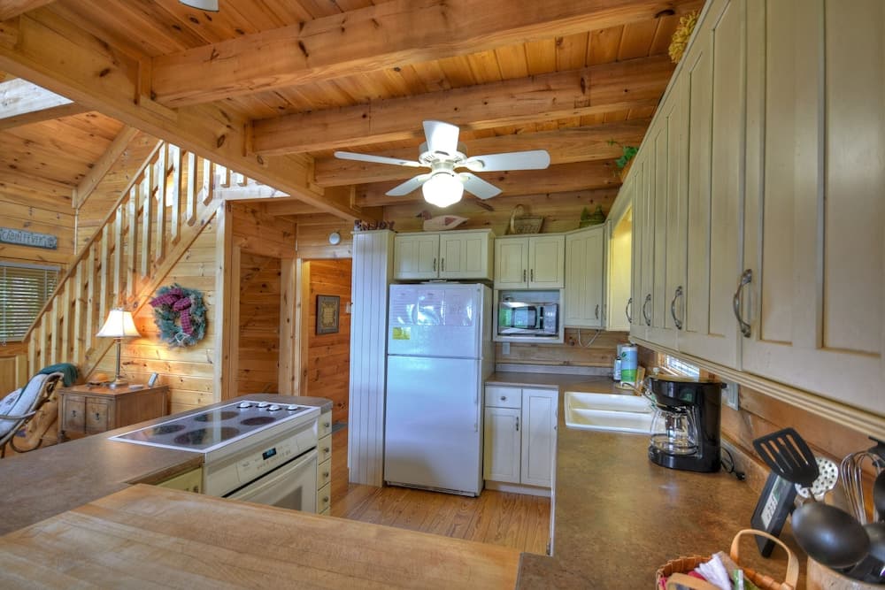 Serenity Now- Secluded Near Toccoa & Ocoee Rivers